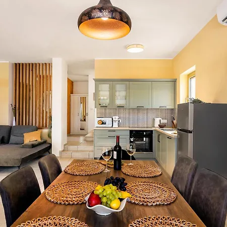 Lovely Home In Vrbnik With Sauna Casa vacanze *