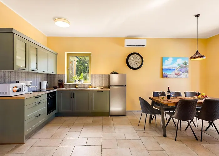 Lovely In With Sauna Holiday home Vrbnik (Primorje-Gorski Kotar)